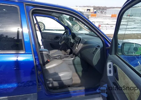 2005 Ford Escape Xlt from USA, damaged, VIN 1FMCU93175KA43204